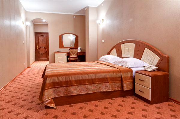 Интерьер одноместного номера повышенной комфортности гостиницы «Армения»