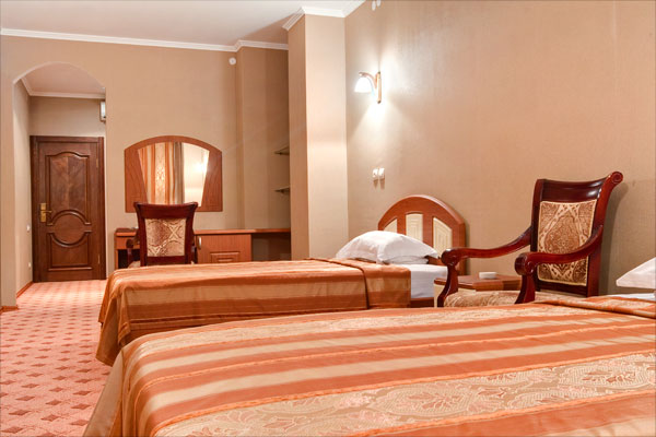 Интерьер двухместного номера повышенной комфортности гостиницы «Армения»